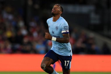 Ivan Toney #17 of Brentford looks up for the high pass. 