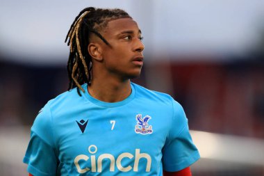 Michael Olise #7 of Crystal Palace warming up prior to kick off. 