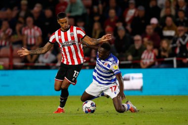 Max Lowe #13 of Sheffield United and Andy Yiadom #17 of Reading during the Sky Bet Championship match Sheffield United vs Reading at Bramall Lane, Sheffield, UK, 30th August 2022