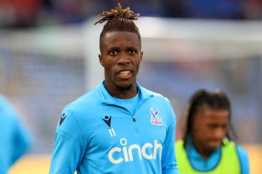 Wilfried Zaha #11 of Crystal Palace warming up prior to kick off. 