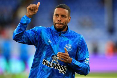 Matthias Jorgensen #13 of Brentford acknowledges fans prior to kick off. 