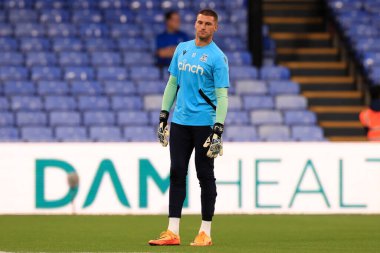 Sam Johnstone #21 of Crystal Palace warms up prior to kick off. 