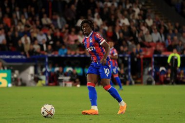 Eberechi Eze #10 of Crystal Palace passing the ball. 