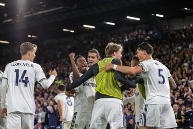 Luis Sinisterra #23 of Leeds United  celebrates his goal to make it 1-1 with team mates during the Premier League match Leeds United vs Everton at Elland Road in Leeds, UK, 30th August 2022