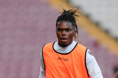 Alex Mighten #45 of Sheffield Wednesday warms up before the game