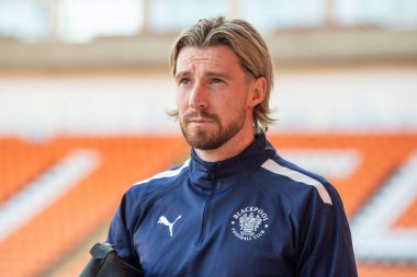 James Husband #3 of Blackpool arrives at Bloomfield Road,