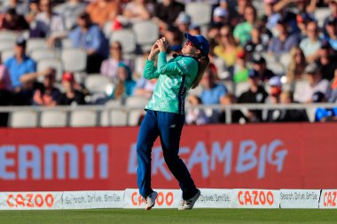 Emily Windsor of Oval Invincibles holds the catch to dismiss Lizelle Lee of Manchester Originals