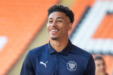 Jordan Lawrence-Gabriel #4 of Blackpool arrives at Bloomfield Road,