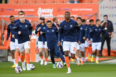 Marvin Ekpiteta #21 of Blackpool leads his team out for the pre-game warmup