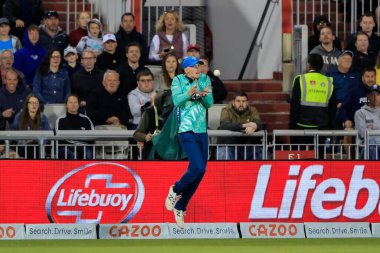 Jordan Cox of Oval Invincibles takes the catch to dismiss Phil Salt of Manchester Originals