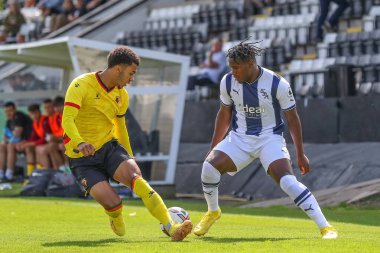 Reyes Cleary #28 of West Bromwich Albion runs with the ball