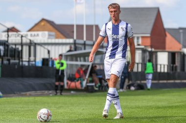 Jamie Andrews of West Bromwich Albion passes the ball