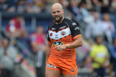 Paul McShane #9 of Castleford Tigers laughs at his team mate during the Betfred Super League match Leeds Rhinos vs Castleford Tigers at Headingley Stadium, Leeds, United Kingdom, 3rd September 202