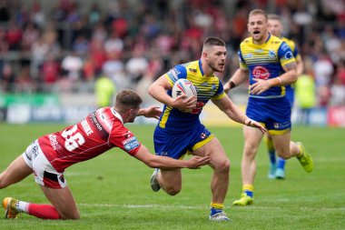 Danny Walker #16 of Warrington Wolves break past Josh Rourke #36 of Salford Red Devils during the Betfred Super League match Salford Red Devils vs Warrington Wolves at AJ Bell Stadium, Eccles, United Kingdom, 3rd September 202
