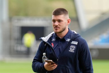 Danny Walker #16 of Warrington Wolves inspects the pitch before the Betfred Super League match Salford Red Devils vs Warrington Wolves at AJ Bell Stadium, Eccles, United Kingdom, 3rd September 202