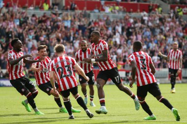 Ivan Toney #17 of Brentford celebrates his goal to make it 2-0 during the Premier League match Brentford vs Leeds United at Brentford Community Stadium, London, United Kingdom, 3rd September 202
