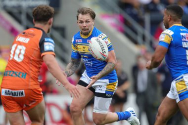 Blake Austin #6 of Leeds Rhinos in action during the Betfred Super League match Leeds Rhinos vs Castleford Tigers at Headingley Stadium, Leeds, United Kingdom, 3rd September 202
