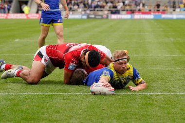 Oliver Holmes #12 of Warrington Wolves stretches over the line to score a try during the Betfred Super League match Salford Red Devils vs Warrington Wolves at AJ Bell Stadium, Eccles, United Kingdom, 3rd September 202