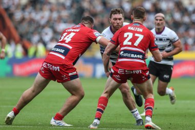 Scott Taylor #30 of Hull FC runs at Zach Fishwick #34 and Frankie Halton #27 of Hull KR during the Betfred Super League match Hull FC vs Hull KR at MKM Stadium, Hull, United Kingdom, 3rd September 202
