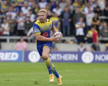 Oliver Holmes #12 of Warrington Wolves runs with the ball during the Betfred Super League match Salford Red Devils vs Warrington Wolves at AJ Bell Stadium, Eccles, United Kingdom, 3rd September 202