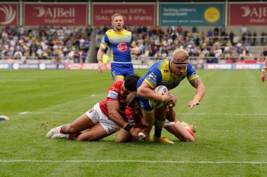 Oliver Holmes #12 of Warrington Wolves stretches to score a try during the Betfred Super League match Salford Red Devils vs Warrington Wolves at AJ Bell Stadium, Eccles, United Kingdom, 3rd September 202