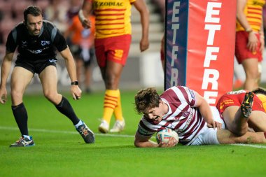 Ethan Havard #19 of Wigan Warriors dives over to score a try during the Betfred Super League match Wigan Warriors vs Catalans Dragons at DW Stadium, Wigan, United Kingdom, 2nd September 202