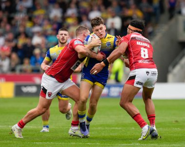 Josh Thewlis #22 of Warrington Wolves runs at Sitaleki Akauola #8 of Salford Red Devils during the Betfred Super League match Salford Red Devils vs Warrington Wolves at AJ Bell Stadium, Eccles, United Kingdom, 3rd September 202