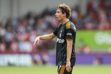 Brenden Aaronson #7 of Leeds United gestures to a team mate during the Premier League match Brentford vs Leeds United at Brentford Community Stadium, London, United Kingdom, 3rd September 202