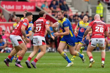 James Harrison #20 of Warrington Wolves runs at the Salford Red Devils defence during the Betfred Super League match Salford Red Devils vs Warrington Wolves at AJ Bell Stadium, Eccles, United Kingdom, 3rd September 202