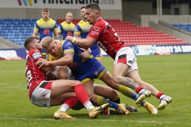 Oliver Holmes #12 of Warrington Wolves charges through the Salford Red Devils defence during the Betfred Super League match Salford Red Devils vs Warrington Wolves at AJ Bell Stadium, Eccles, United Kingdom, 3rd September 202