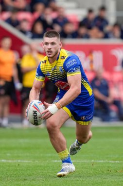 Danny Walker #16 of Warrington Wolves runs with the ball during the Betfred Super League match Salford Red Devils vs Warrington Wolves at AJ Bell Stadium, Eccles, United Kingdom, 3rd September 202