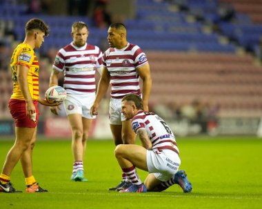 Cade Cust #6 of Wigan Warriors winces in pain as he holds his elbow after a tackle during the Betfred Super League match Wigan Warriors vs Catalans Dragons at DW Stadium, Wigan, United Kingdom, 2nd September 202