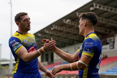 Jake Wardle #34 of Warrington Wolves congratulates Josh Thewlis after his try during the Betfred Super League match Salford Red Devils vs Warrington Wolves at AJ Bell Stadium, Eccles, United Kingdom, 3rd September 202
