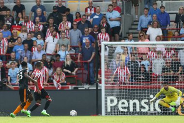 Luis Sinisterra #23 of Leeds United  scores to make it 2-1 during the Premier League match Brentford vs Leeds United at Brentford Community Stadium, London, United Kingdom, 3rd September 202