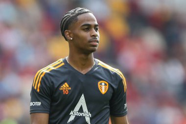 Crysencio Summerville #10 of Leeds United during the Premier League match Brentford vs Leeds United at Brentford Community Stadium, London, United Kingdom, 3rd September 202