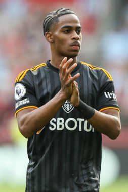 Crysencio Summerville #10 of Leeds United during the Premier League match Brentford vs Leeds United at Brentford Community Stadium, London, United Kingdom, 3rd September 202