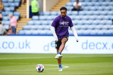 Mallik Wilks #7 of Sheffield Wednesday warms up before the Sky Bet League 1 match Sheffield Wednesday vs Barnsley at Hillsborough, Sheffield, United Kingdom, 3rd September 202