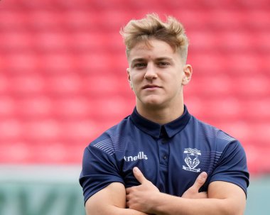 Leon Hayes #39 of Warrington Wolves inspects the pitch before the Betfred Super League match Salford Red Devils vs Warrington Wolves at AJ Bell Stadium, Eccles, United Kingdom, 3rd September 202