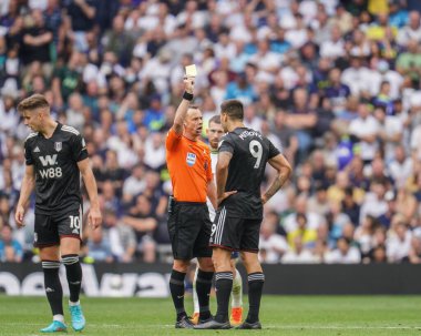 Referee Stuart Attwell gives Aleksandar Mitrovi #9 of Fulham a yellow card during the Premier League match Tottenham Hotspur vs Fulham at Tottenham Hotspur Stadium, London, United Kingdom, 3rd September 2022