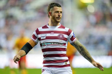 Cade Cust #6 of Wigan Warriors chases the ball during the Betfred Super League match Wigan Warriors vs Catalans Dragons at DW Stadium, Wigan, United Kingdom, 2nd September 202