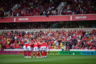 Forest team huddles before the Premier League match Nottingham Forest vs Bournemouth at City Ground, Nottingham, United Kingdom, 3rd September 202