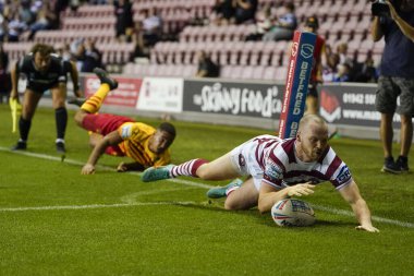 Liam Marshall #5 of Wigan Warriors touches down for a try during the Betfred Super League match Wigan Warriors vs Catalans Dragons at DW Stadium, Wigan, United Kingdom, 2nd September 202