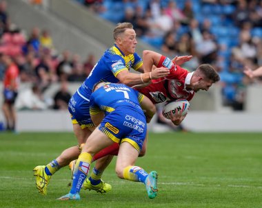 George Williams #7 and Jason Clark of Warrington Wolves team up to tackle Joseph Coupe-Franklin #35 of Salford Red Devils  during the Betfred Super League match Salford Red Devils vs Warrington Wolves at AJ Bell Stadium, Eccles, United Kingdom, 3rd S