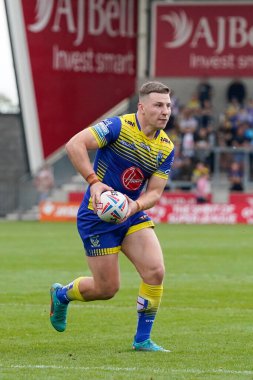 George Williams #7 of Warrington Wolves sets to pass during the Betfred Super League match Salford Red Devils vs Warrington Wolves at AJ Bell Stadium, Eccles, United Kingdom, 3rd September 202