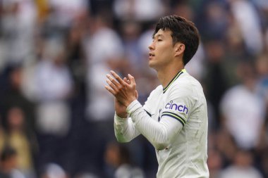 Son Heung-Min #7 of Tottenham Hotspur applauds the fans after the final whistle during the Premier League match Tottenham Hotspur vs Fulham at Tottenham Hotspur Stadium, London, United Kingdom, 3rd September 202