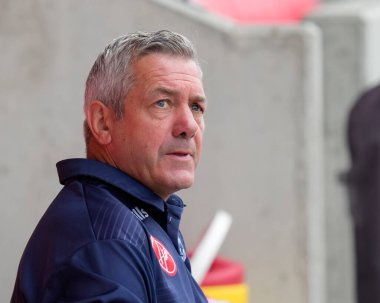 Daryl Powell Head Coach of Warrington Wolves inspects the pitch before the Betfred Super League match Salford Red Devils vs Warrington Wolves at AJ Bell Stadium, Eccles, United Kingdom, 3rd September 202