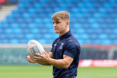 Leon Hayes #39 of Warrington Wolves inspects the pitch before the Betfred Super League match Salford Red Devils vs Warrington Wolves at AJ Bell Stadium, Eccles, United Kingdom, 3rd September 202