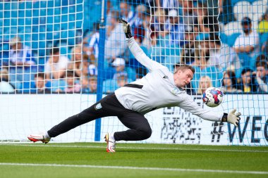 David Stockdale #31 of Sheffield Wednesday warms up before the Sky Bet League 1 match Sheffield Wednesday vs Barnsley at Hillsborough, Sheffield, United Kingdom, 3rd September 202