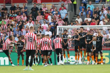 Ivan Toney #17 of Brentford hits a free around the wall during the Premier League match Brentford vs Leeds United at Brentford Community Stadium, London, United Kingdom, 3rd September 202