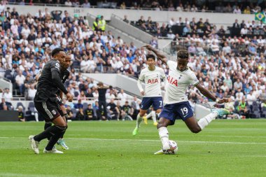 Ryan Sessegnon #19 of Tottenham Hotspur shoots on goal during the Premier League match Tottenham Hotspur vs Fulham at Tottenham Hotspur Stadium, London, United Kingdom, 3rd September 202